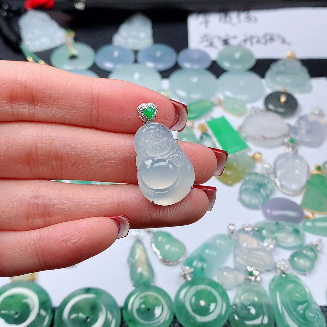 翡翠颈饰18K金镶嵌大*天然翡翠