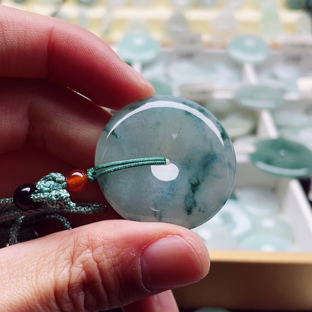 翡翠颈饰未镶嵌天然翡翠