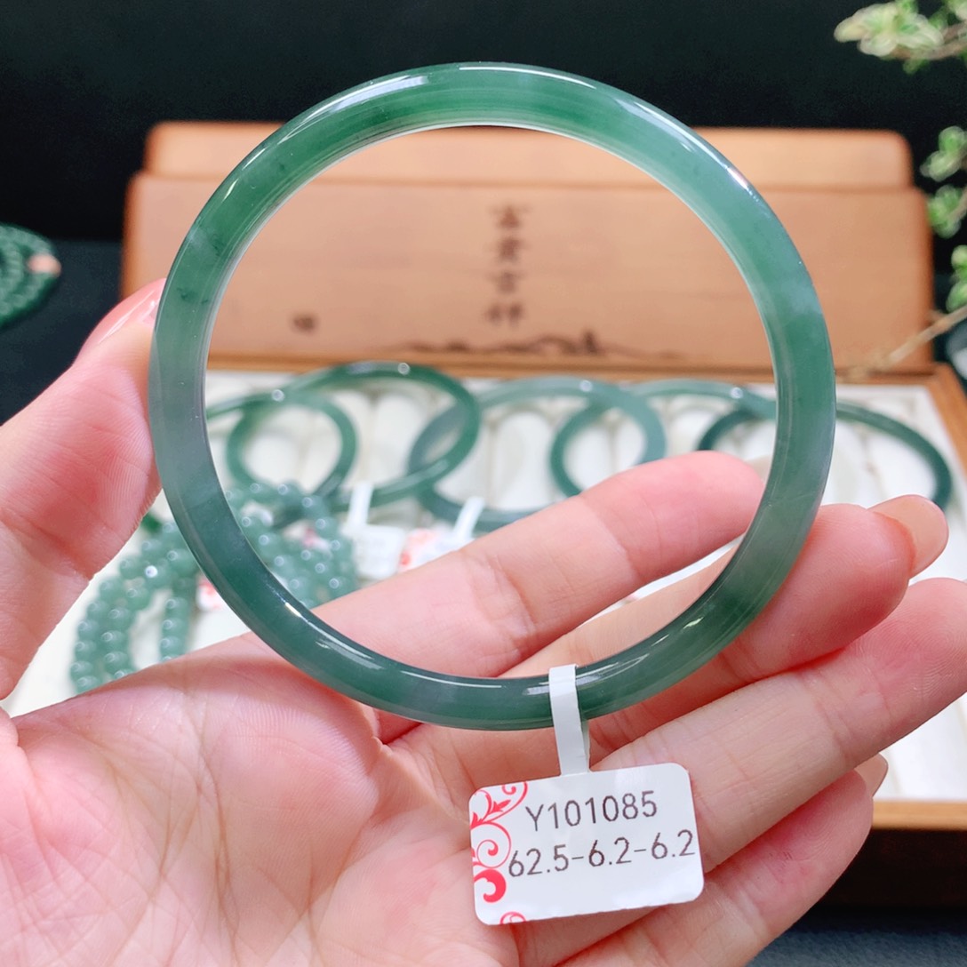 翡翠未镶嵌手镯天然
