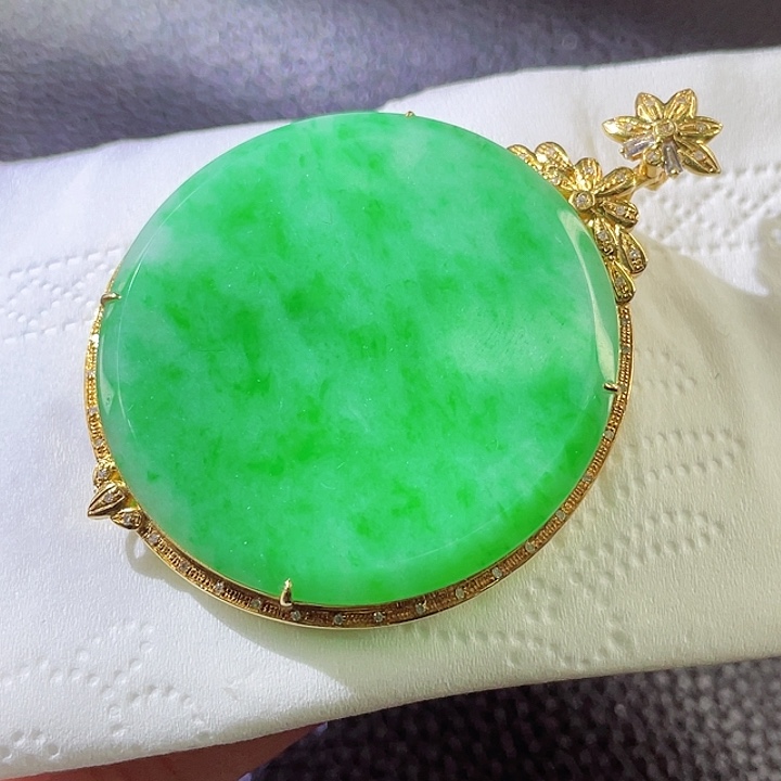 翡翠颈饰18K金镶嵌翡翠