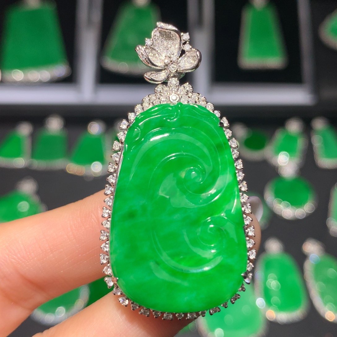 翡翠颈饰18K金镶嵌翡翠