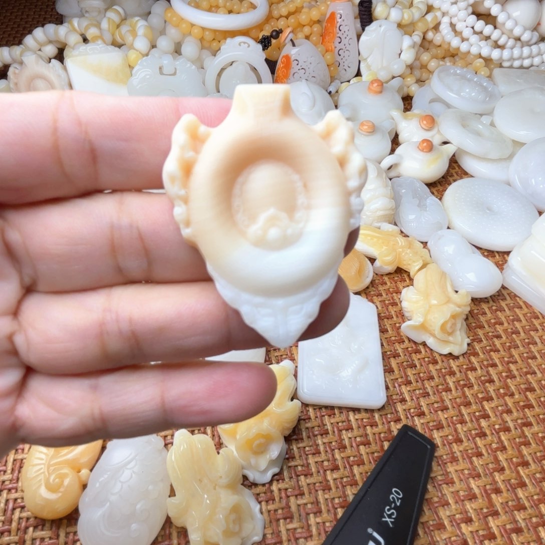 贝壳非金属紫透吊坠全品