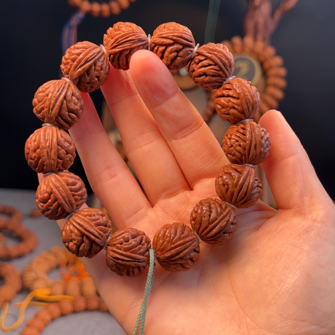 【闪购商品】桃核手串20刺龙元宝