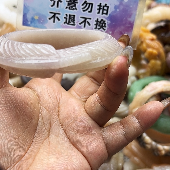 未镶嵌手镯石英岩玉