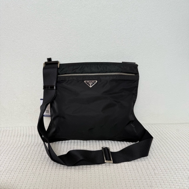 95新 Prada/普拉达 6311/男士时尚休闲黑色尼龙单肩包