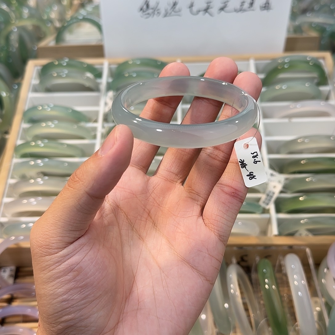 玛瑙/玉髓未镶嵌手镯圈口58.6