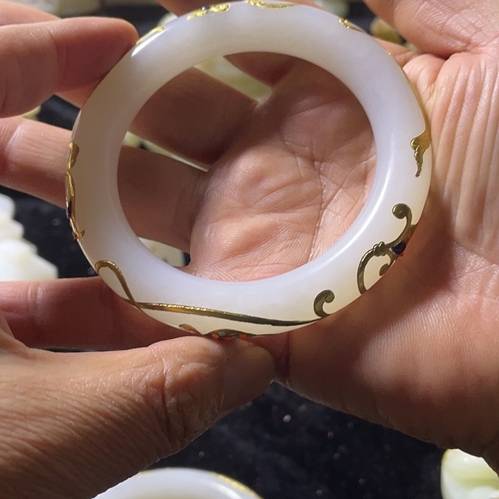 自***岁和田玉未镶嵌挂件