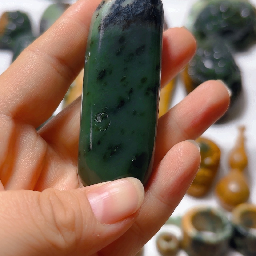 岫岩河磨玉（透闪石质玉）挂件未镶嵌