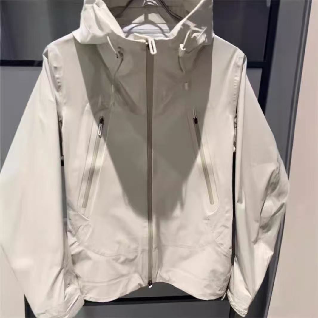 《小丑链接》女款春季防风透气防水时尚梭织户外风衣冲锋衣