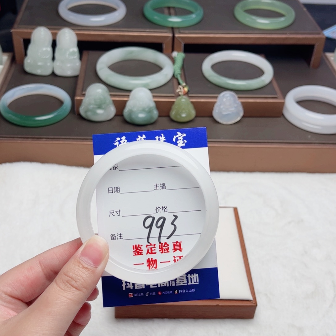 石英质玉手镯未镶嵌Ｃ***度