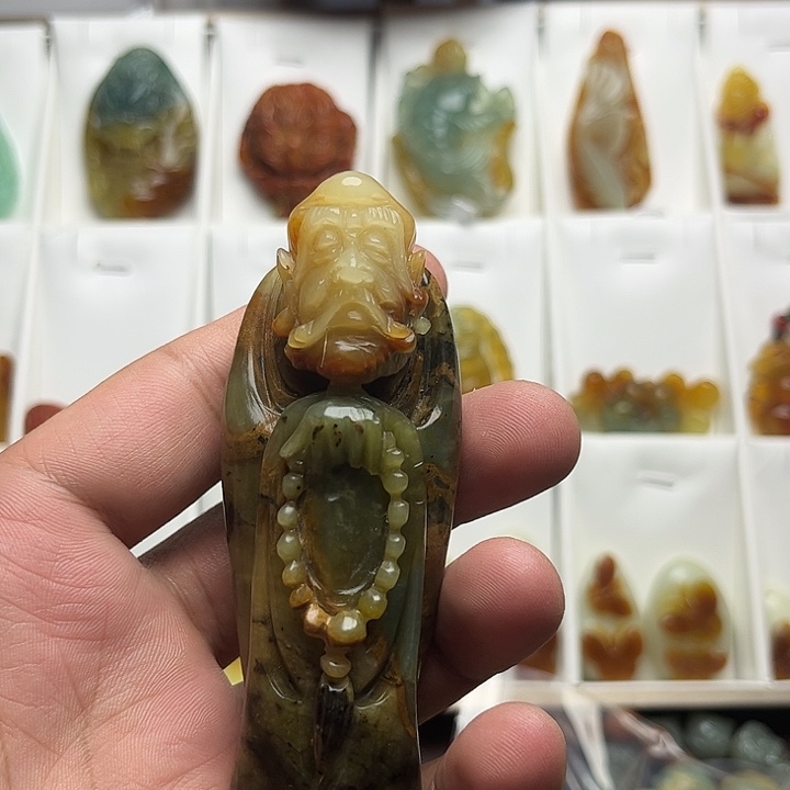 未镶嵌蛇纹石玉吊坠