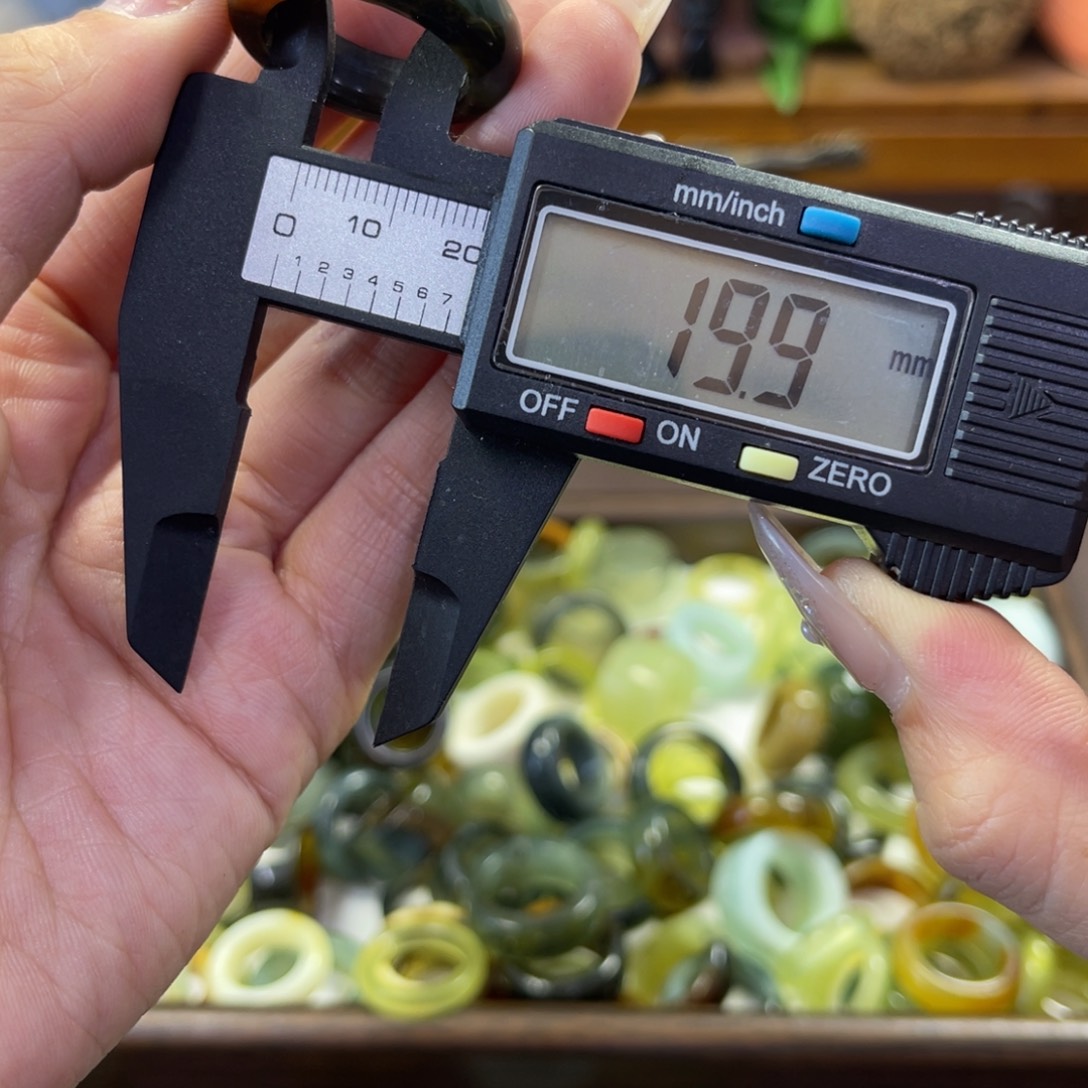 蛇纹石玉未镶嵌手镯瑕疵87
