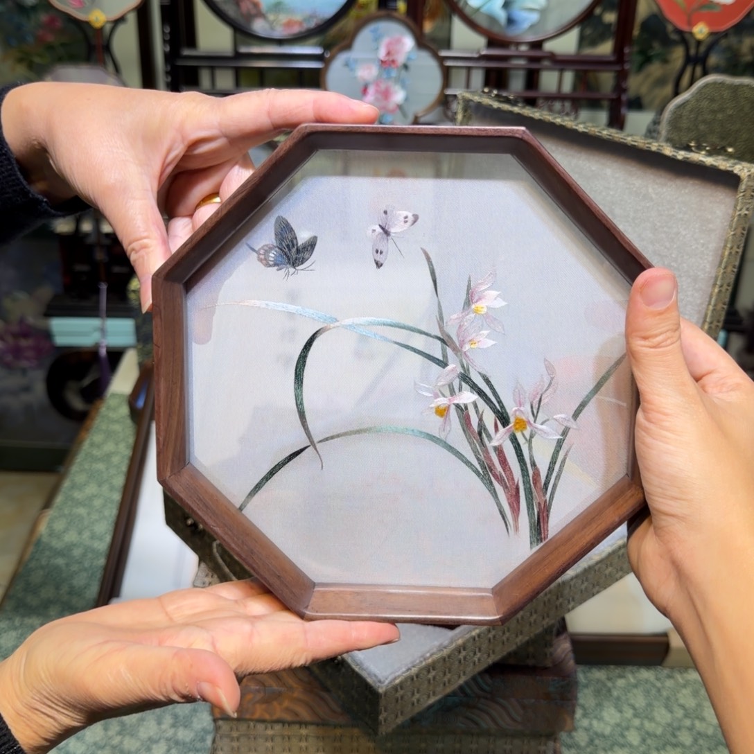 果***哥刺绣手工苏绣工艺制作技艺精湛精巧