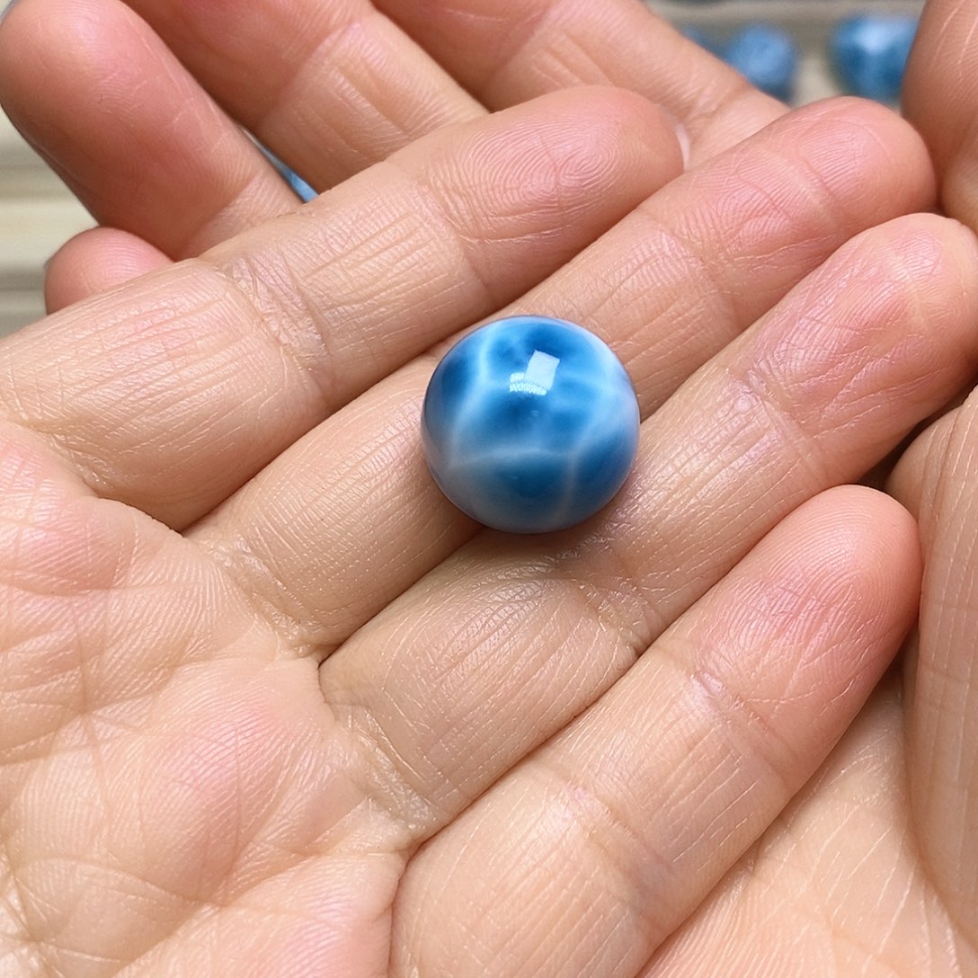 大***姑针钠钙石（海纹石）未镶嵌颈饰