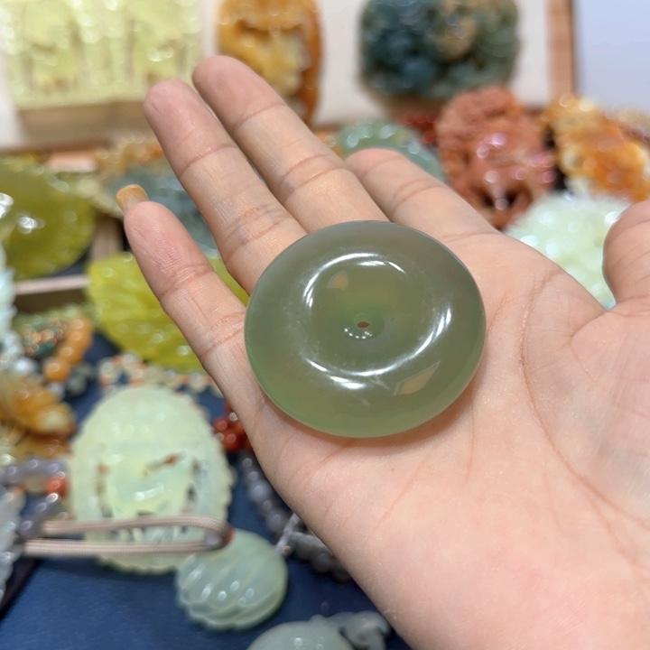 未镶嵌蛇纹石玉吊坠虾*仔
