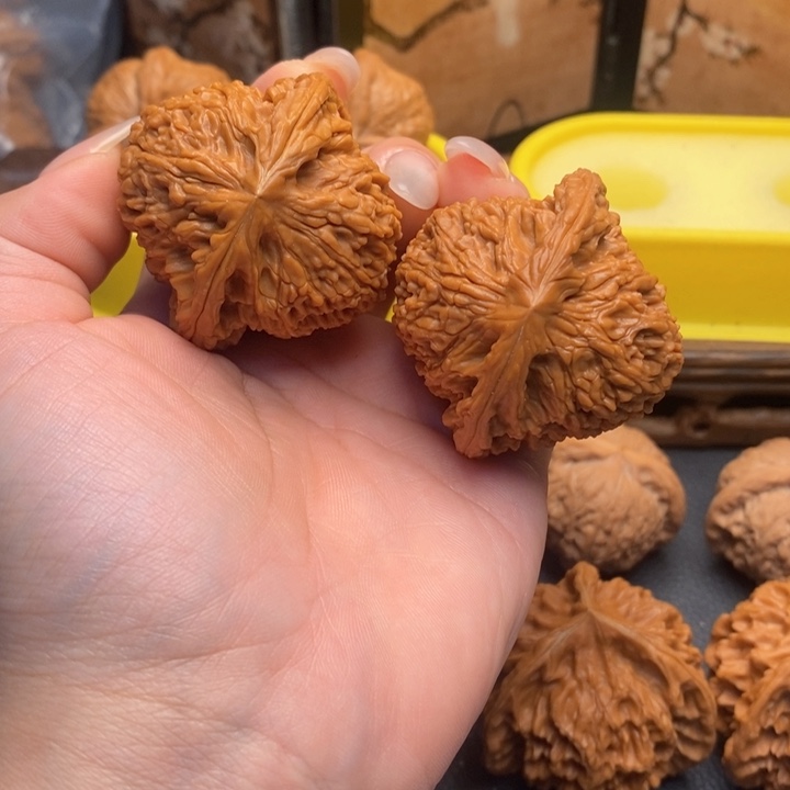 至***宝文玩核桃把件537三角疆45全品