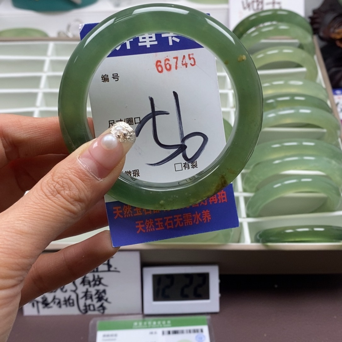 蛇纹石玉手镯未镶嵌