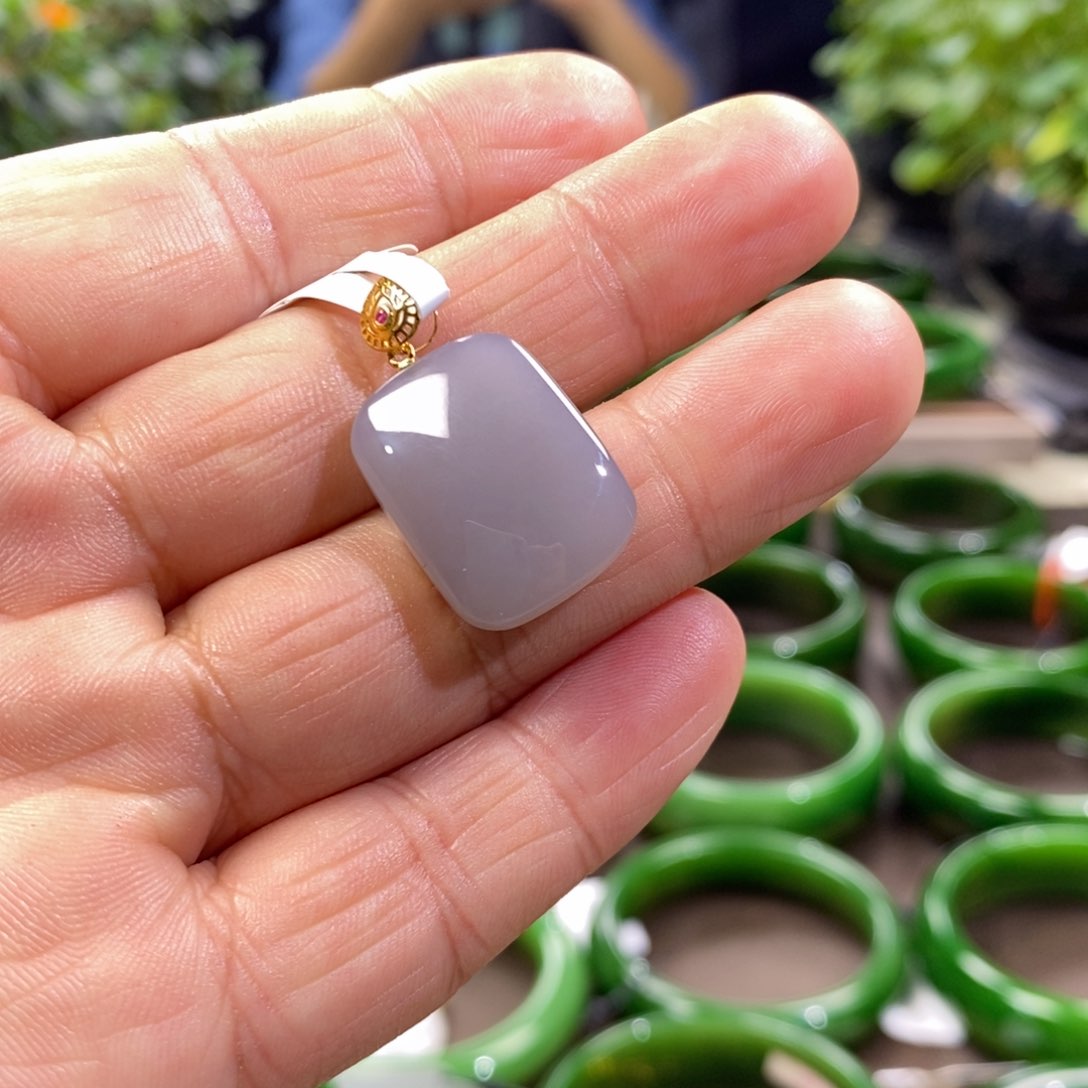 和田玉颈饰18K金镶嵌