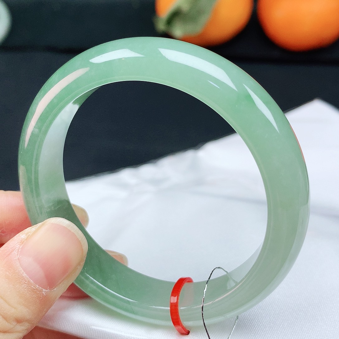 翡翠手镯未镶嵌52圈