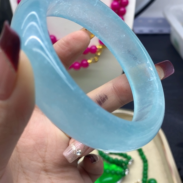 翡翠颈饰未镶嵌吊坠