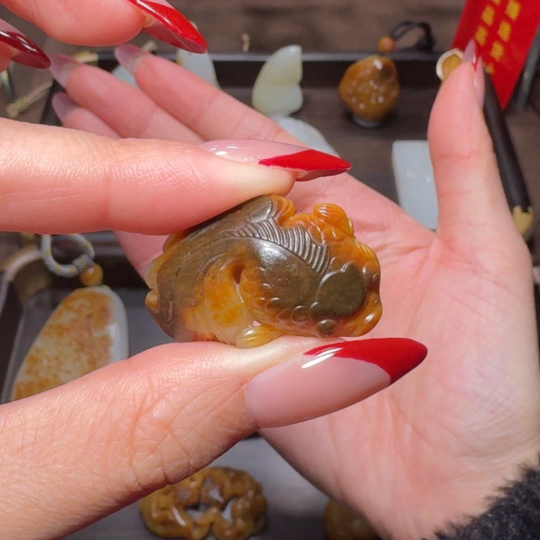 和田玉挂件未镶嵌年年有余