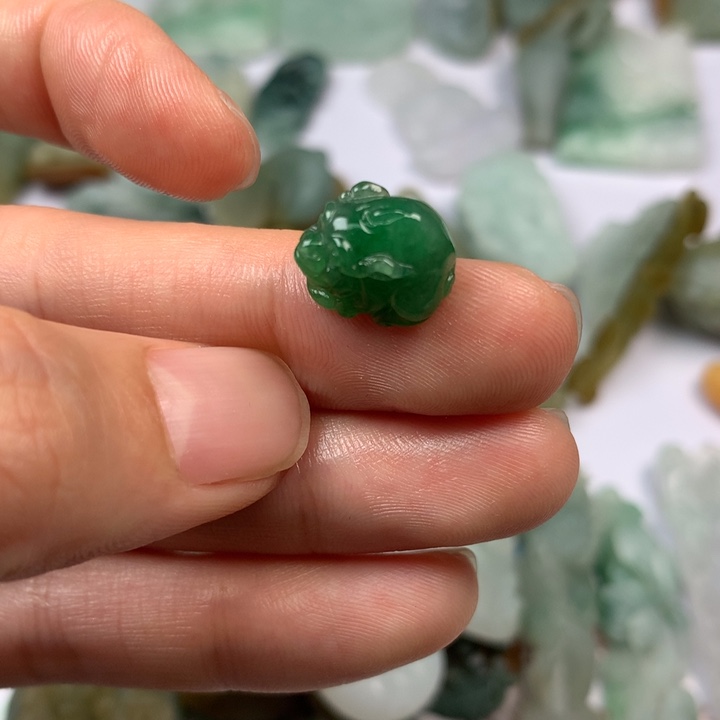 翡翠未镶嵌颈饰翡翠