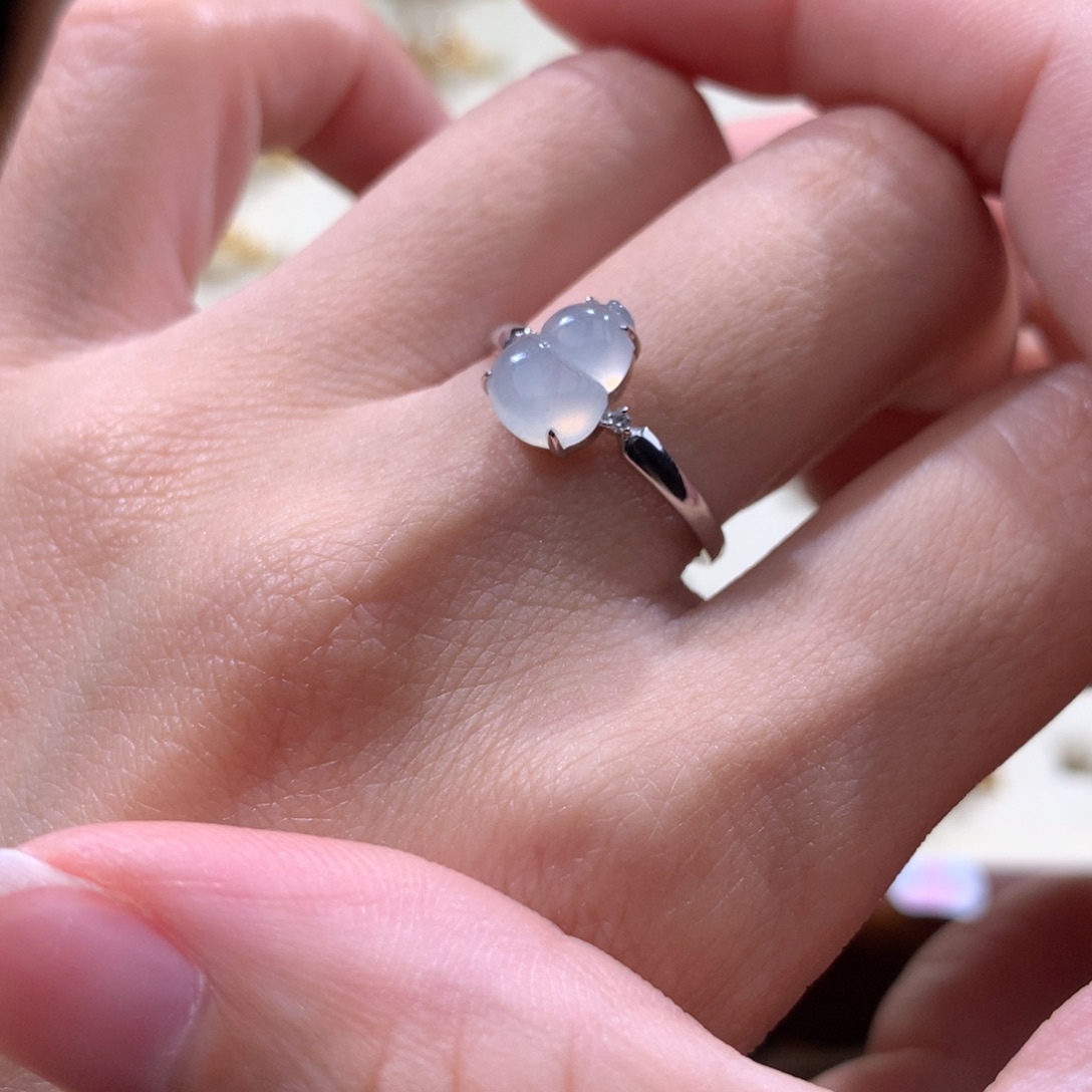 翡翠18K金镶嵌颈饰翡翠