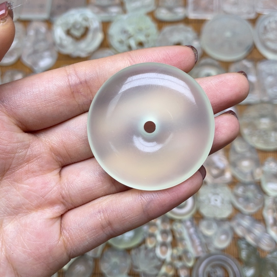 未镶嵌蛇纹石玉颈饰随****说