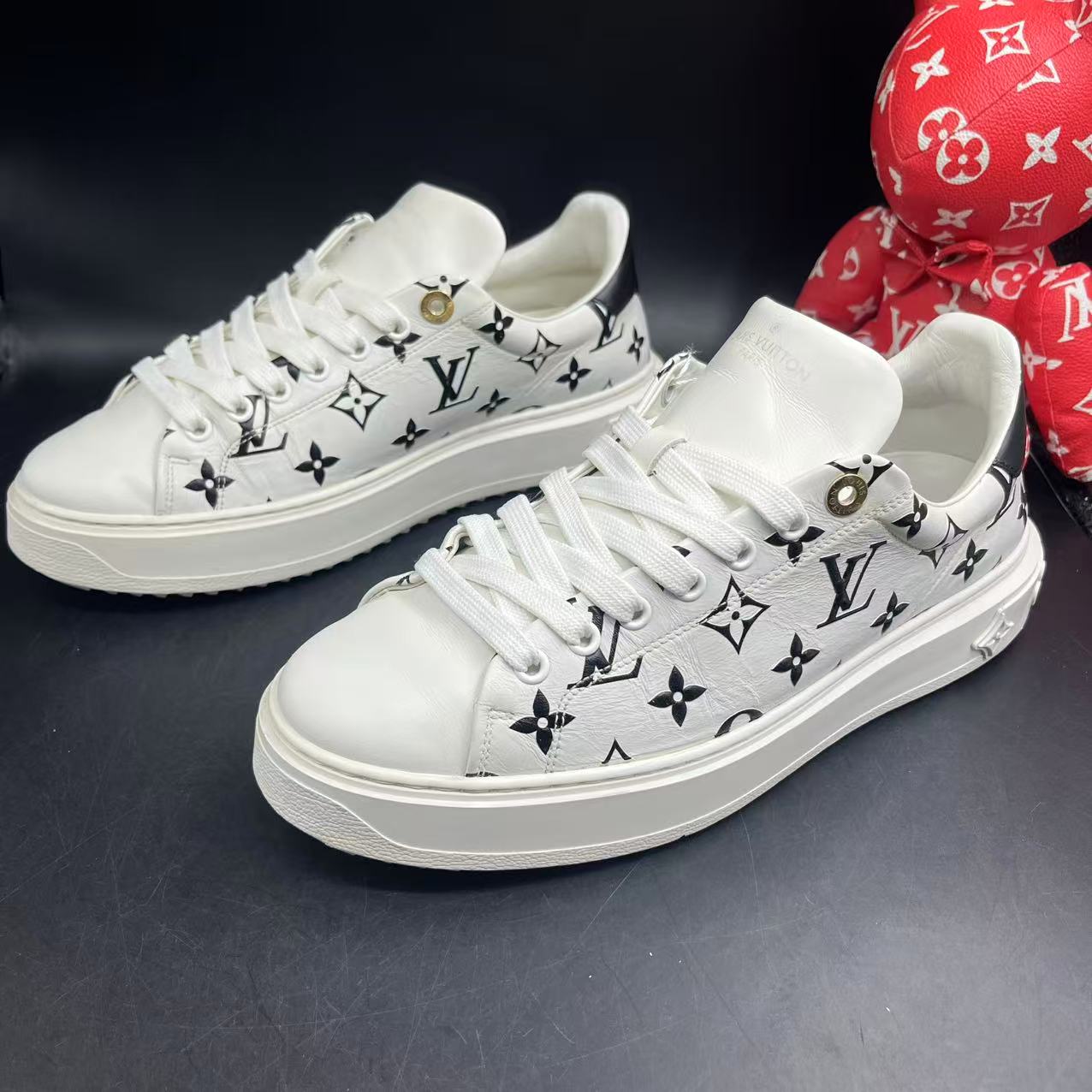 95新 LouisVuitton/路易威登 黑白老花男士时尚松糕鞋41码kke379