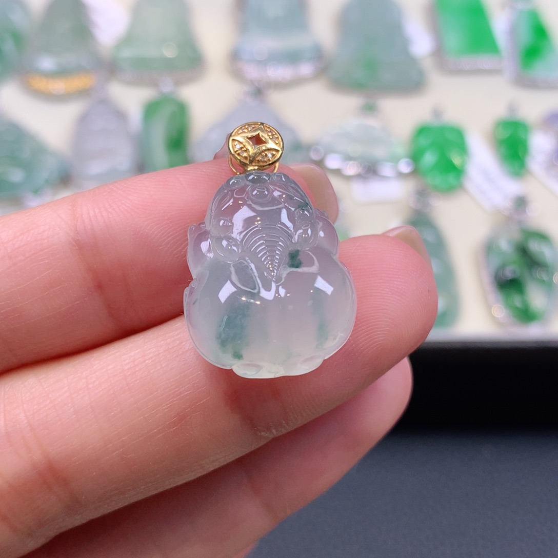 翡翠18K金镶嵌颈饰缅甸天然a货翡翠