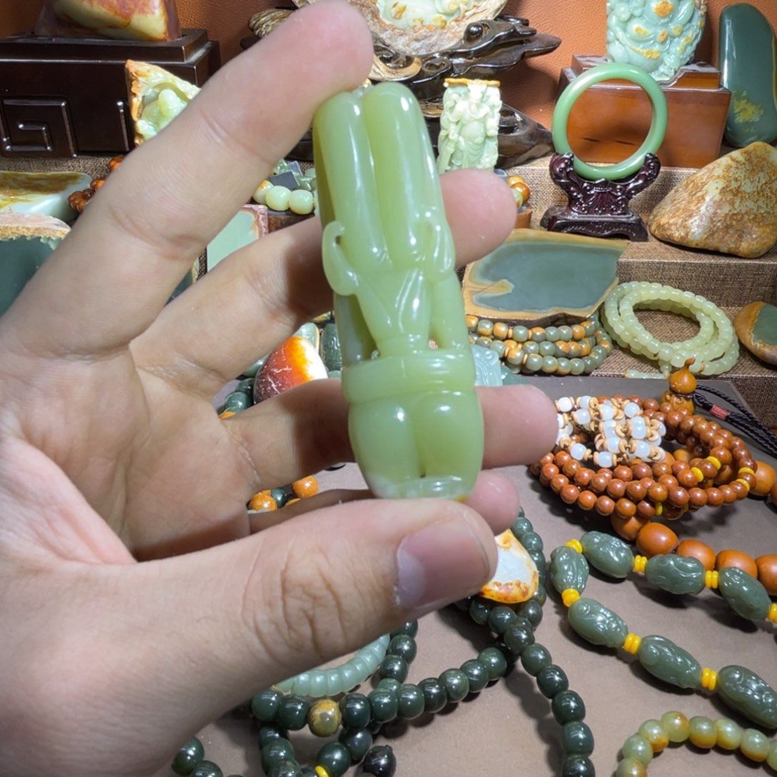 透闪石质玉太阳人未镶嵌洛****众