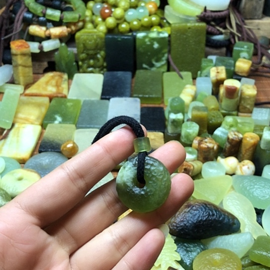 未镶嵌岫玉吊坠平*