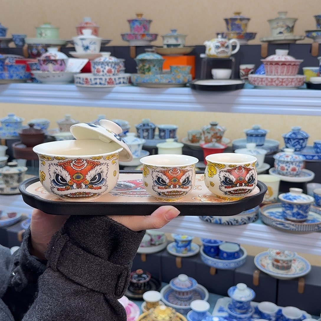 盖碗里放上适量水烧