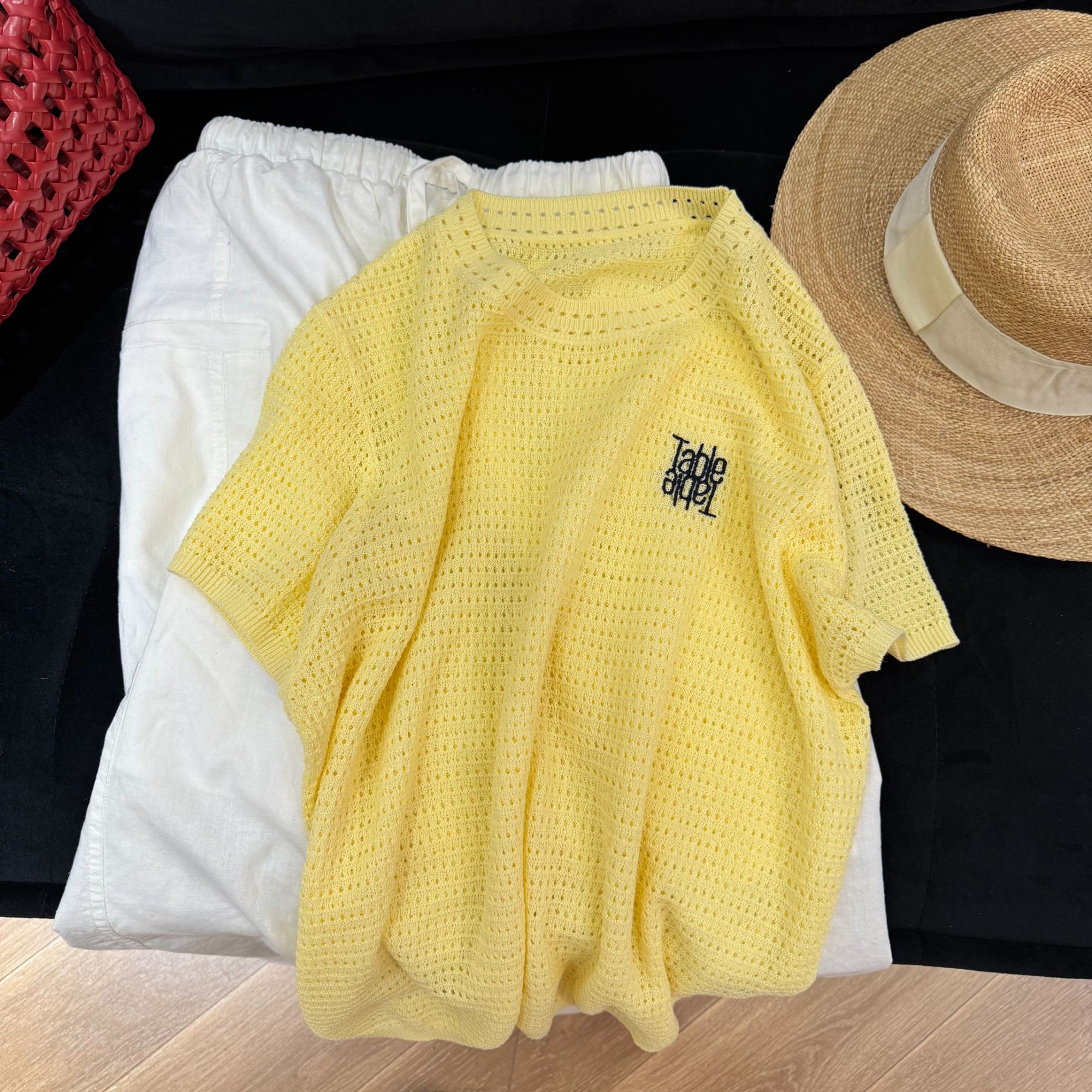 简约设计感镂空圆领刺绣图案短袖显瘦上衣