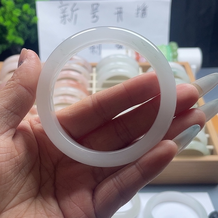 未镶嵌手镯石英质玉（天山翠）58.7