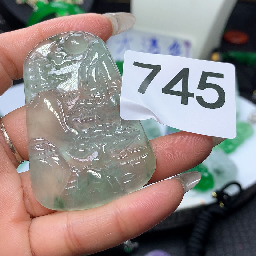 翡翠吊坠(赠链)未镶嵌