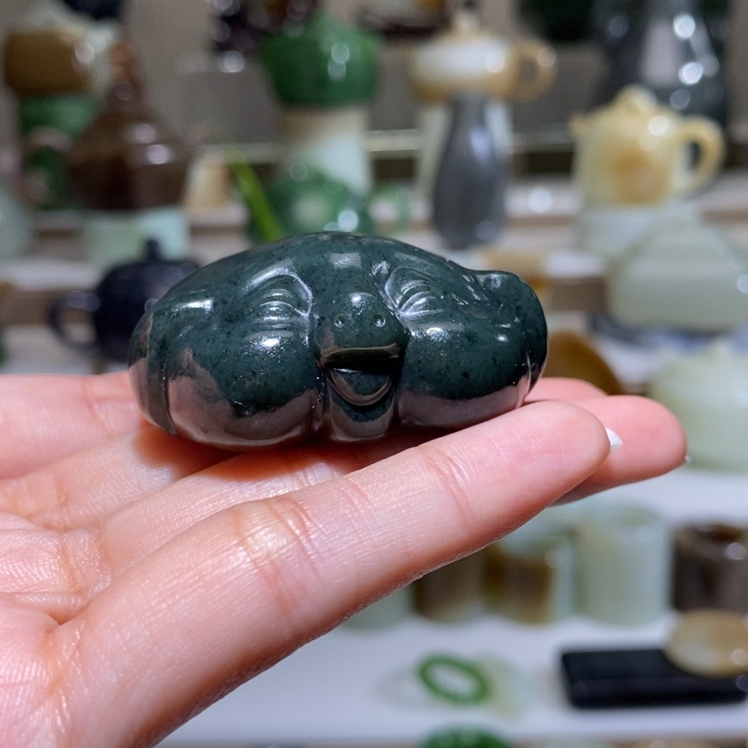 和田玉把件未镶嵌青玉福猪茶宠微瑕福利款