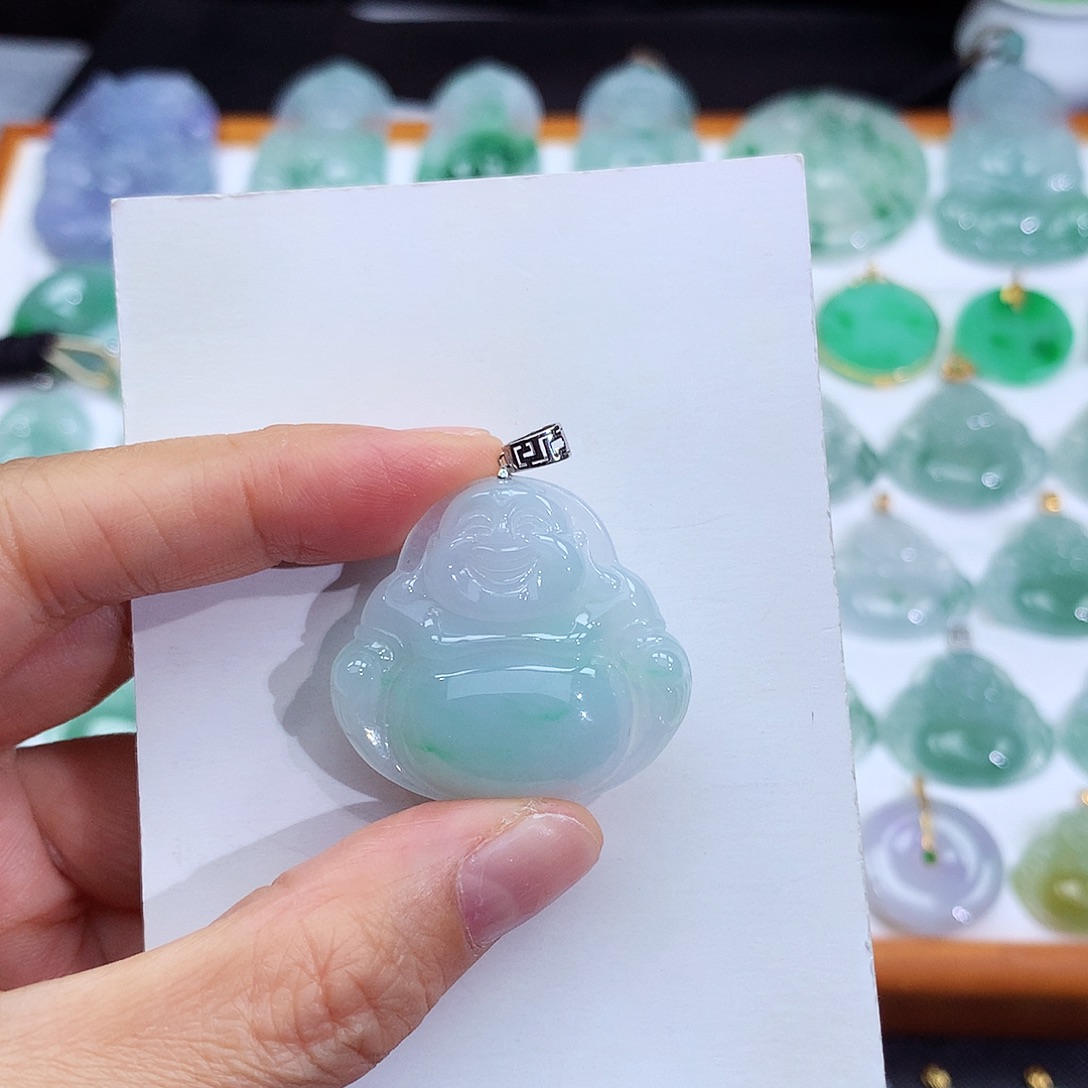 翡翠18K金镶嵌颈饰翡翠吊坠