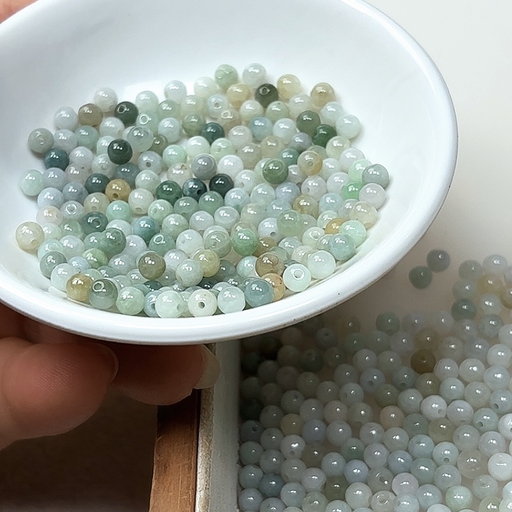 翡翠未镶嵌颈饰散珠160+10颗卡4.5很小