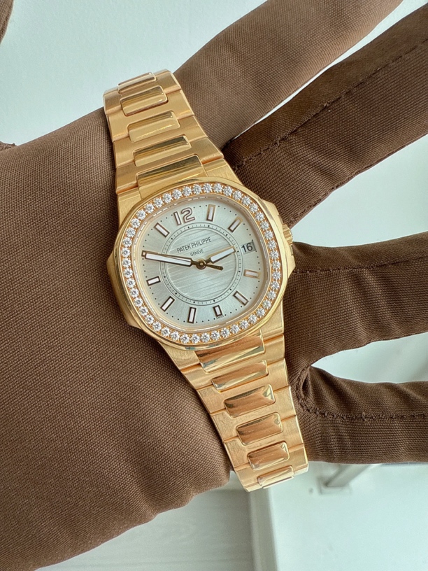 99新 Patek Philippe/百达翡丽 鹦鹉螺7010/1r 白钻单表