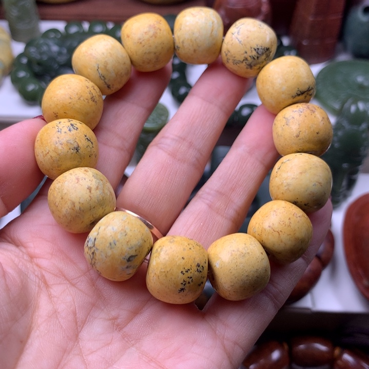 岫岩河磨玉（透闪石质玉）手链未镶嵌佛****