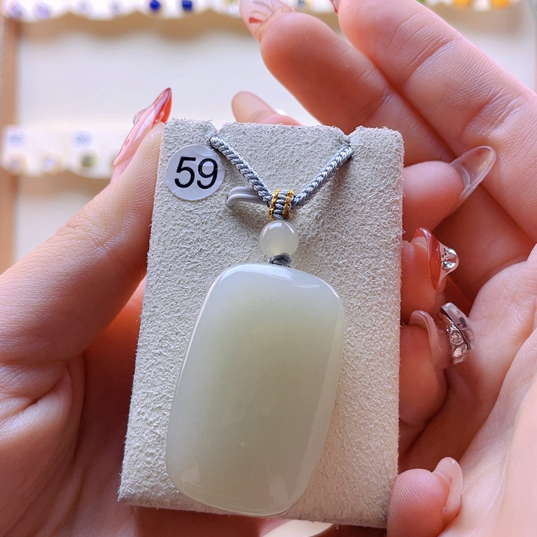 和田玉吊坠(赠链)未镶嵌泉*