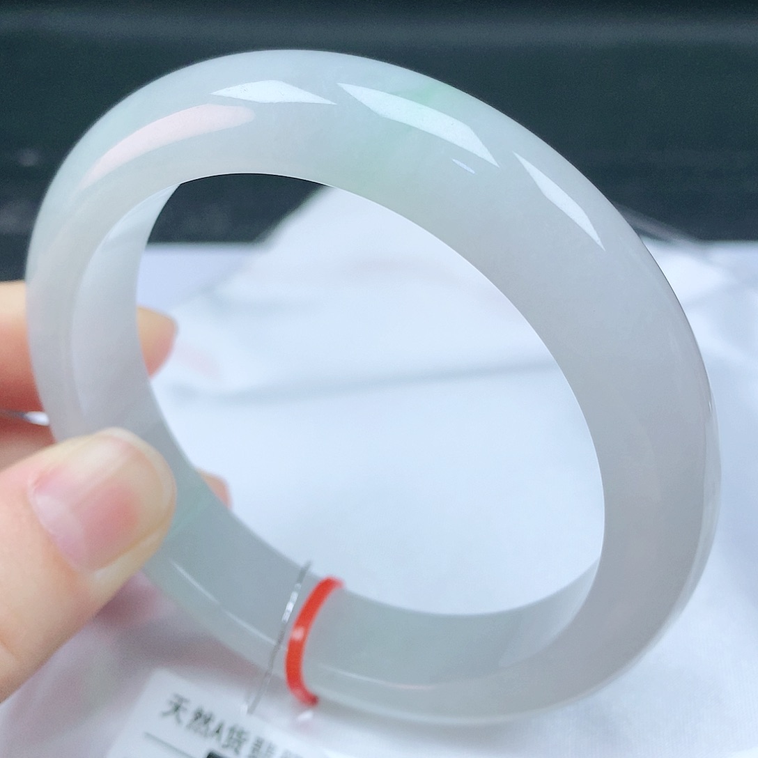 翡翠手镯未镶嵌60圈