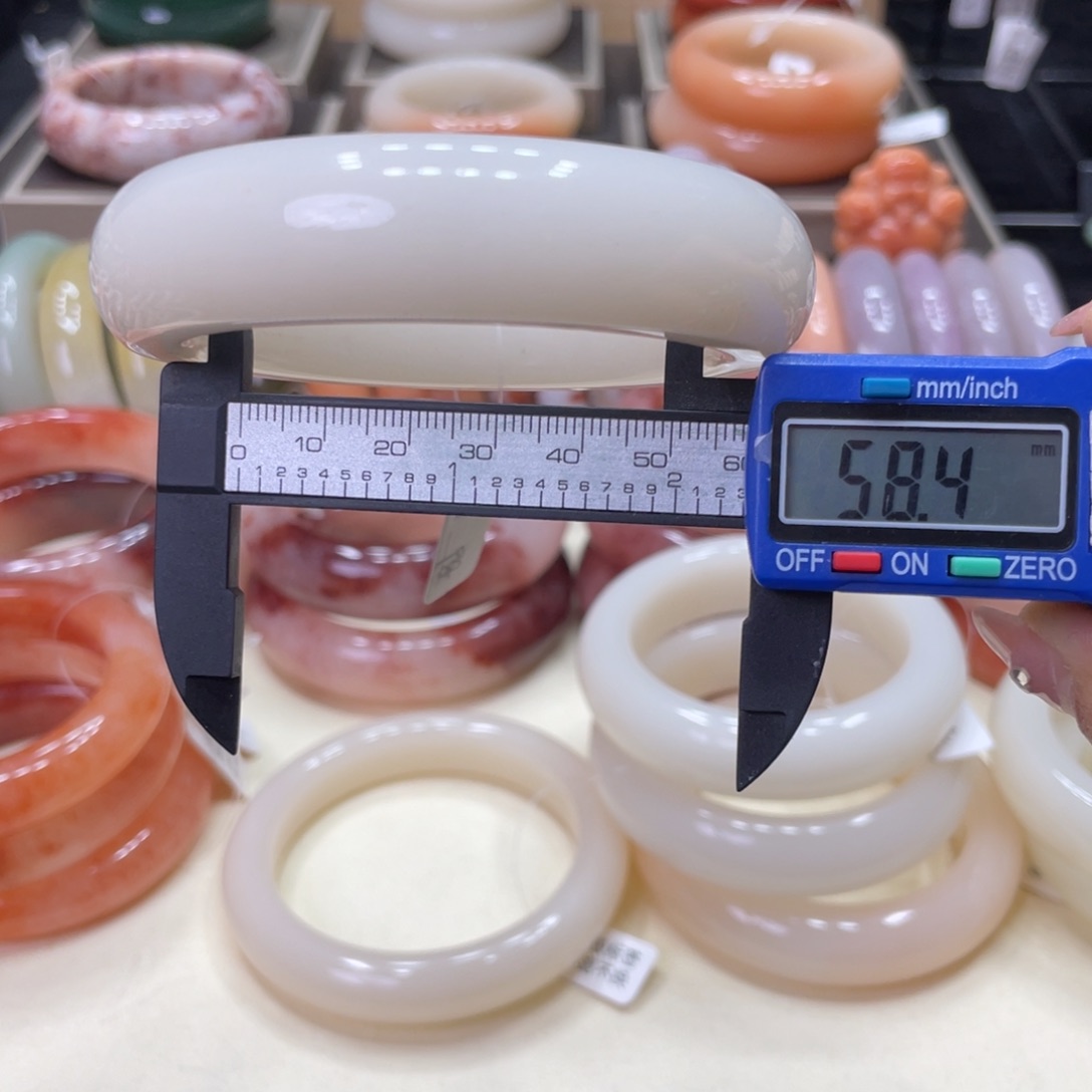 未镶嵌手镯石英岩玉