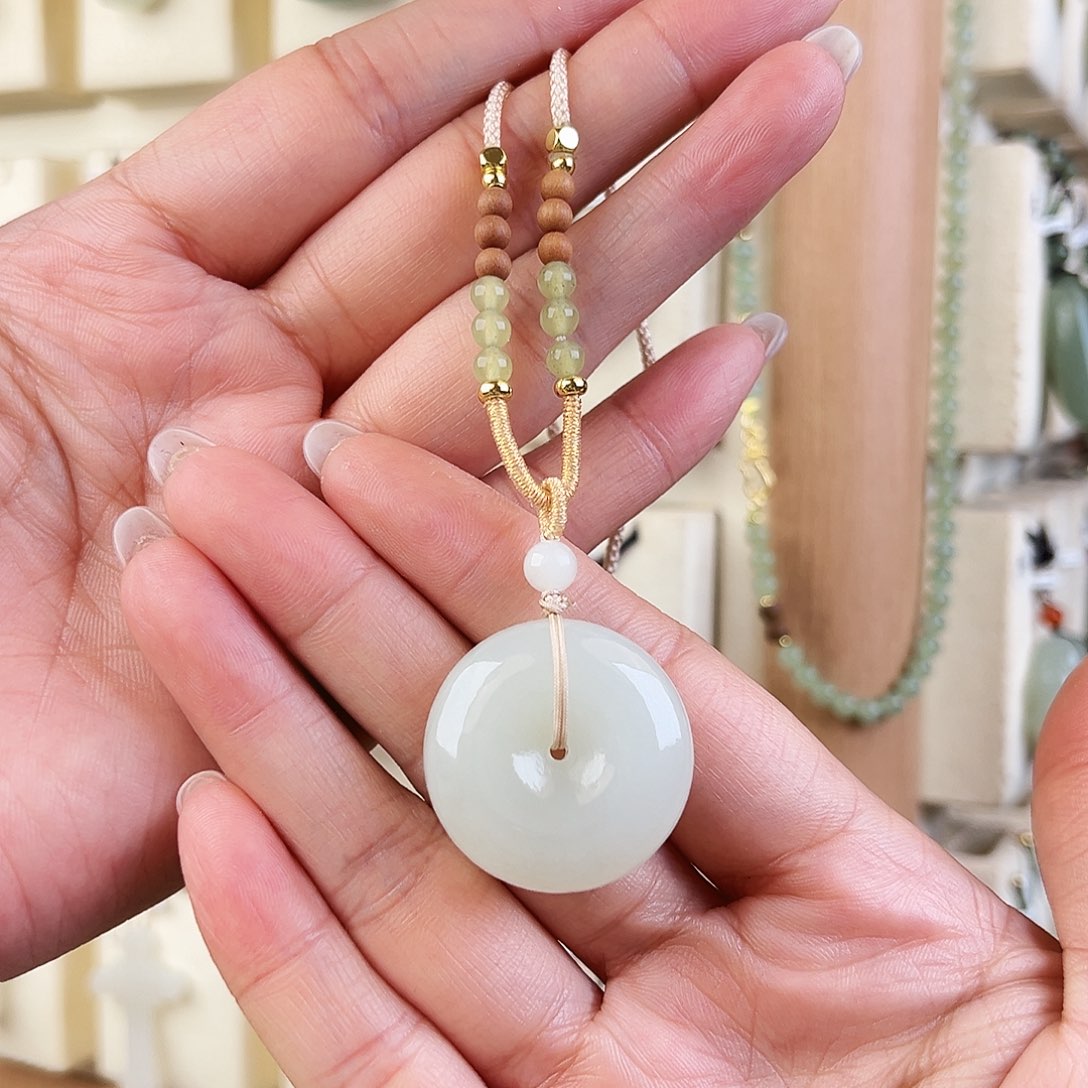 ᵕ***央和田玉未镶嵌颈饰