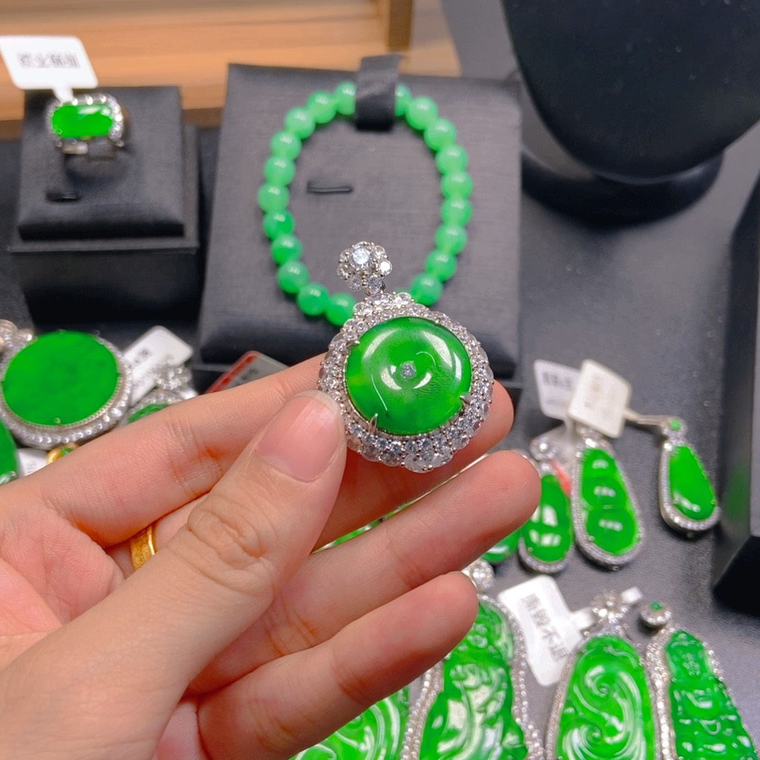 翡翠未镶嵌吊坠(不含链)