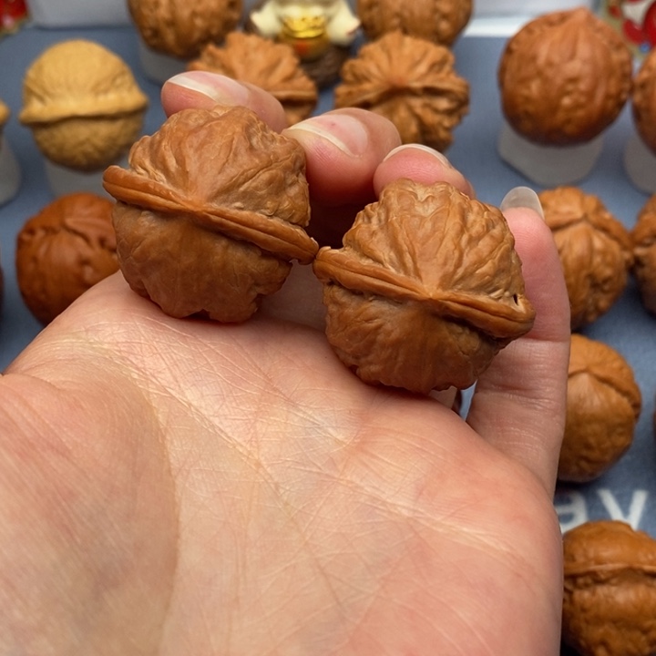 文玩核桃把件王*畅铁石官帽