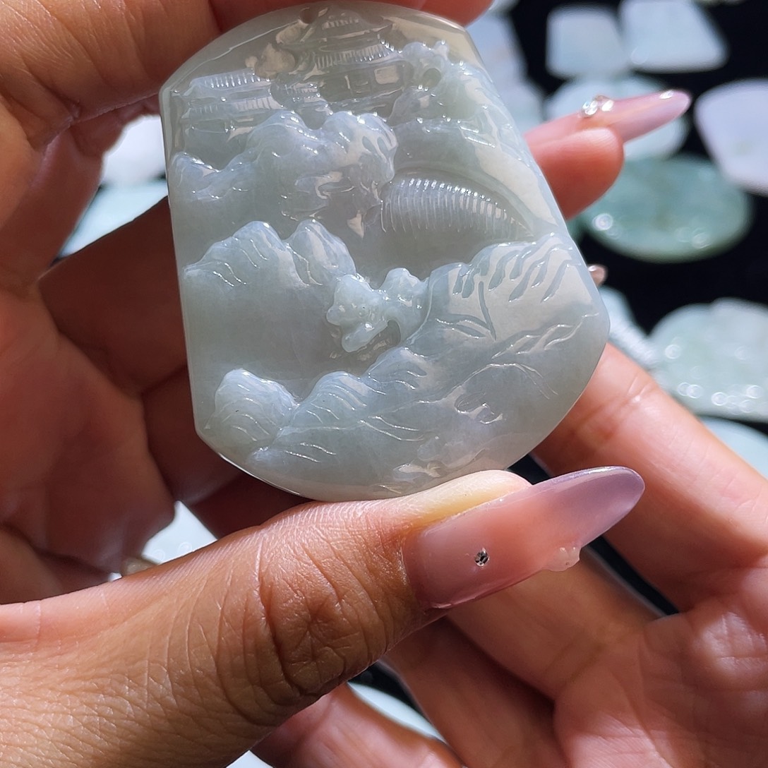 翡翠未镶嵌颈饰山水