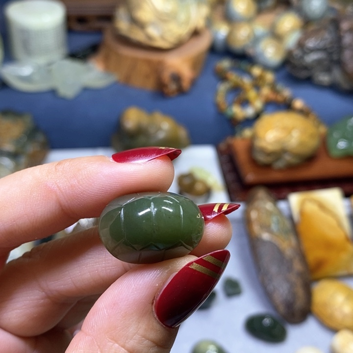 岫岩老玉（透闪石质玉）富甲未镶嵌