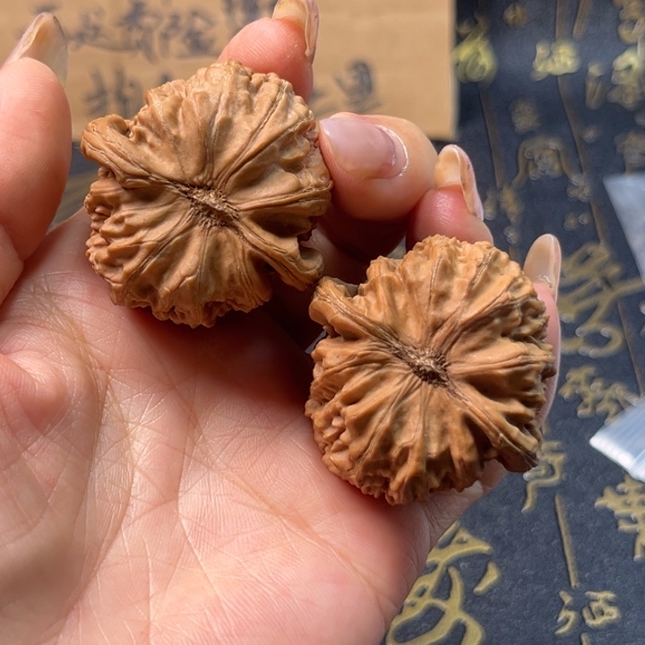 文玩核桃把件全品三角白